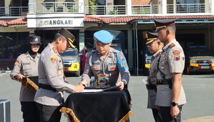 Berikan Kesempatan Personil Dalam Mengemban Tugas Kapolresta Cilacap Pimpin Sertijab Kasat dan Kapolsek