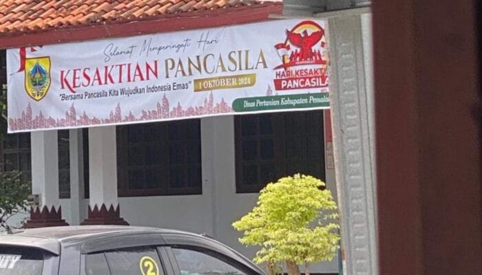Ramai !!! Mobil Berstiker Mas-Boy di Kantor Dinas Pertanian Pemalang, Begini Tanggapan Pengemudi ?