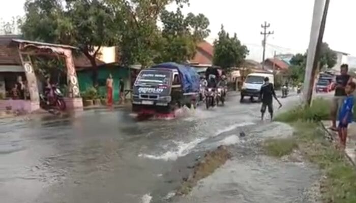 Sigap! Tim Teknis Perumda Tirta Mulia Pemalang Atasi Kebocoran Pipa di Silarang Surajaya