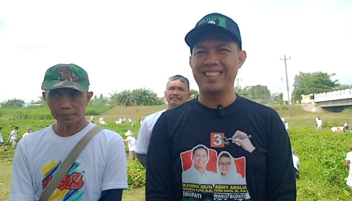 Peduli Lingkungan Calon Bupati Cilacap Syamsul Aulia Bersih Bersih Sungai Cibeureum