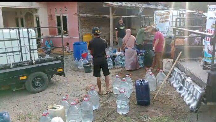 Kolaborasi CPC dan Paguyuban Taxi Barang Distribusikan Air Bersih di Cilacap