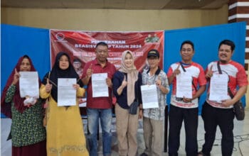 Warga Muktiharjo KIdul Semarang Terima Beasiswa PIP dari Agustina Wilujeng