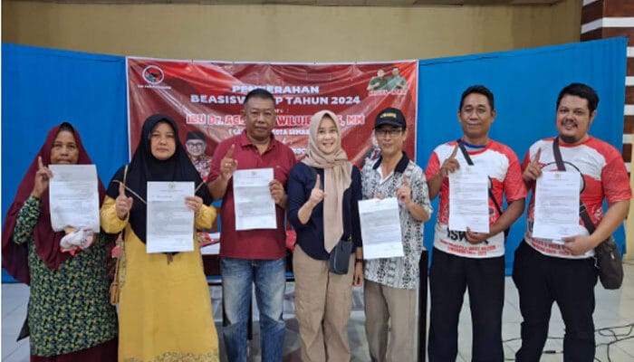 Agustina Wilujeng Berikan Beasiswa PIP ke Warga Muktiharjo Kidul Kota Semarang