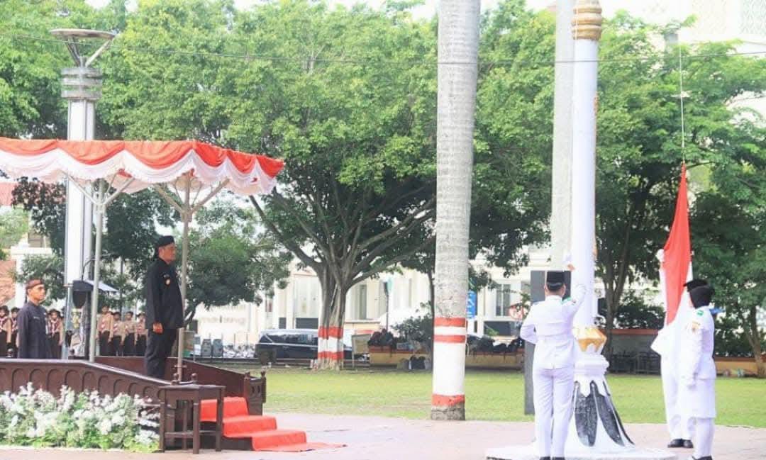 Bupati Pemalang Mansur Hidayat Pimpin Upacara Hari Guru Nasional dan HUT PGRI ke-79