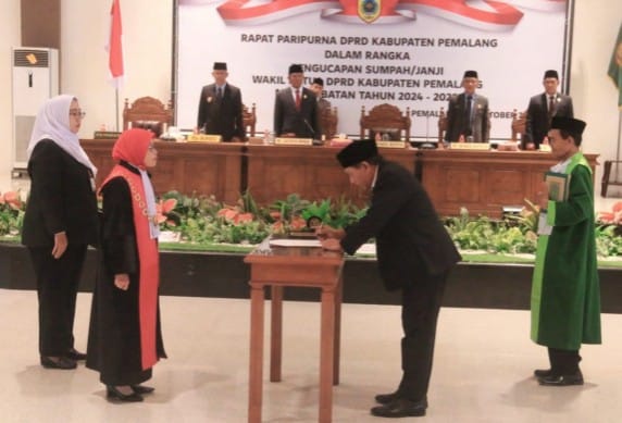 Slamet Ramuji Ambil Sumpah, Siap Mengemban Tugas sebagai Wakil Ketua DPRD