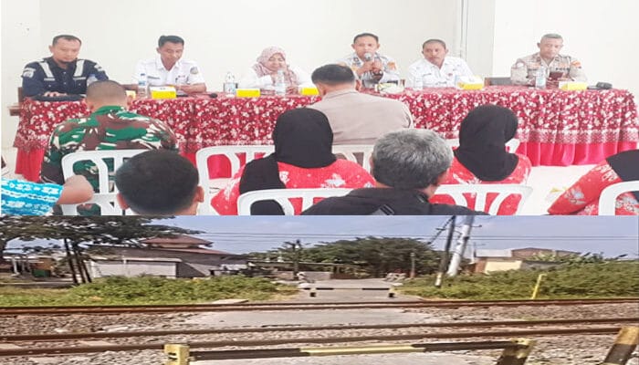Warga Muktiharjo Kidul dan Lor menuntut dibuka Akses Jalan Perlintasan Rel Kereta Api