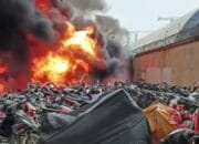 Ratusan Kendaraan Milik Karyawan PT IWIP Terbakar di area Parkir 