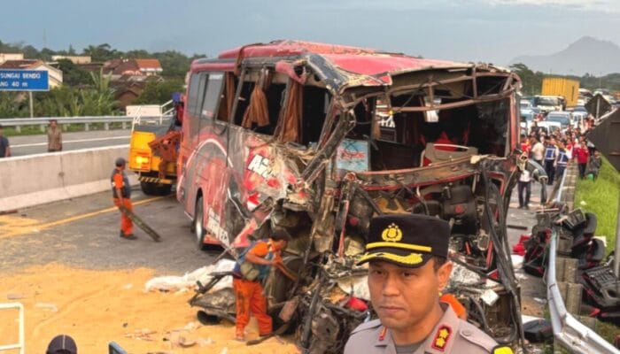 Kecelakaan Maut di Tol Malang KM 77: Bus Siswa SMP Tabrak Truk, 4 Tewas