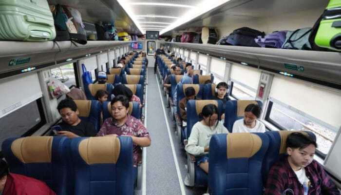 Direct Train Semarang-Jakarta Jadi Favorit, 1.105 Penumpang Terlayani dalam 3 Hari