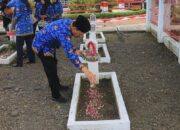 Peringati HUT Korpri 2024, Sekda Pemalang Ziarahi Taman Makam Pahlawan
