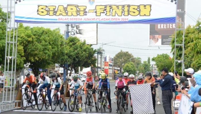 Meriah Gelaran Balap Sepeda Junior Cilacap Open 2024, 310 Pebalap Turun