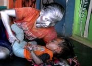 Perjuangan Seorang Nenek: Menjadi Manusia Silver untuk Masa Depan Cucu