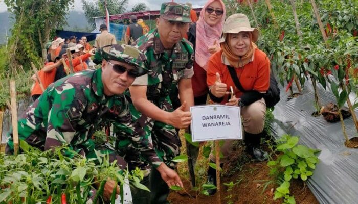 Lestarikan Alam dan Peringati HMPN Koramil Wanareja Kodim Cilacap Tanam Pohon