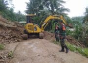 Longsor di Cimanggu, TNI bersama Masyarakat Gotong Royong Bersihkan Material
