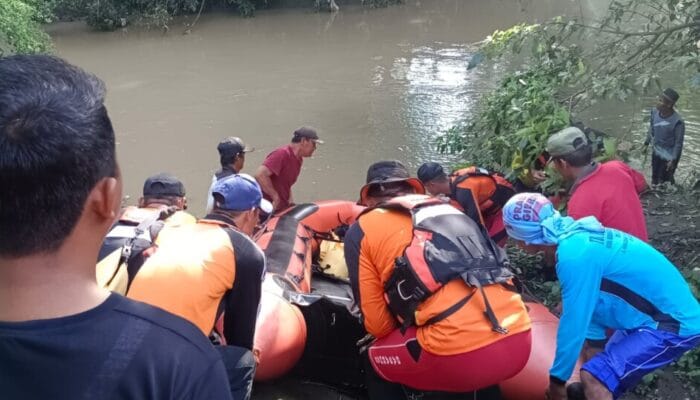 Diduga Tenggelam Saat Bermain di Sungai Kedung Cimuris Brebes, Seorang Bocah dalam Pencarian Tim SAR