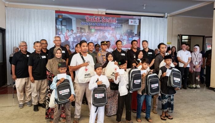 Ratusan Anak Ikuti Sunatan Massal Gratis yang Digelar PMI Cilacap