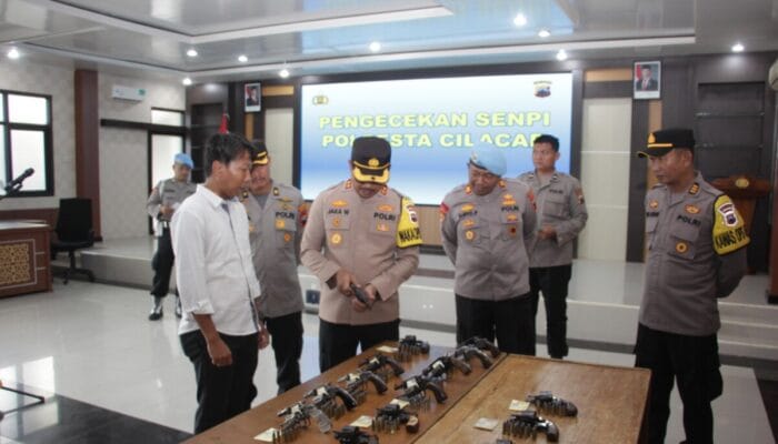 Pimpin Pemeriksaan Senpi Anggotanya, Wakapolresta Cilacap: Tidak Ada Toleransi Untuk Pelanggaran