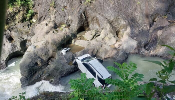 Mengantuk, Sopir Alami Patah Tulang Akibat Mobil yang Dikemudikan Terjun ke Jurang di Sempor