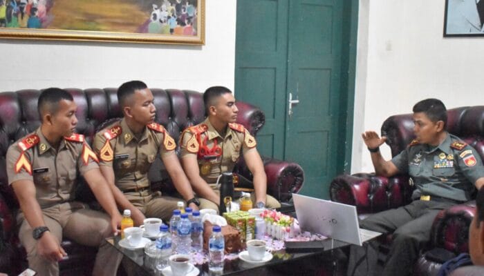 Siswa Taruna Akmil Asal Cilacap Dinas Cuti Kunjungi Makodim Cilacap
