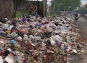 Meluber ke Jalan, Tumpukan Sampah di TPS Bojongbata Sebabkan Kecelakaan