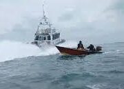 Tragedi Nelayan Batam: Terjatuh ke Laut Akibat Manuver Kapal Polisi Singapura