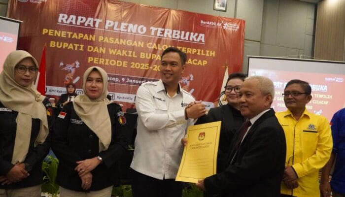 Peroleh 43,81 Persen Suara, Syamsul dan Ammy Ditetapkan Menjadi Bupati dan Wakil Terpilih oleh KPU Cilacap