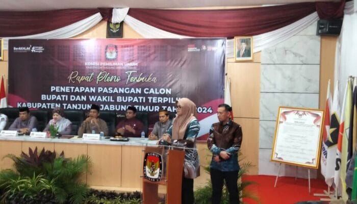 Rapat Pleno Terbuka KPU Tanjab Timur, Dilla – Muslimin Resmi Ditetapkan Sebagai Pasangan Calon Bupati dan Wakil Bupati