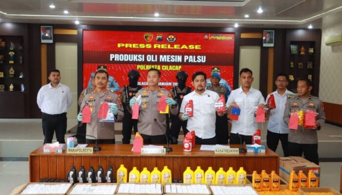 Pabrik Oli Palsu Beromzet Ratusan Juta Rupiah Per Bulan Diungkap Polresta Cilacap