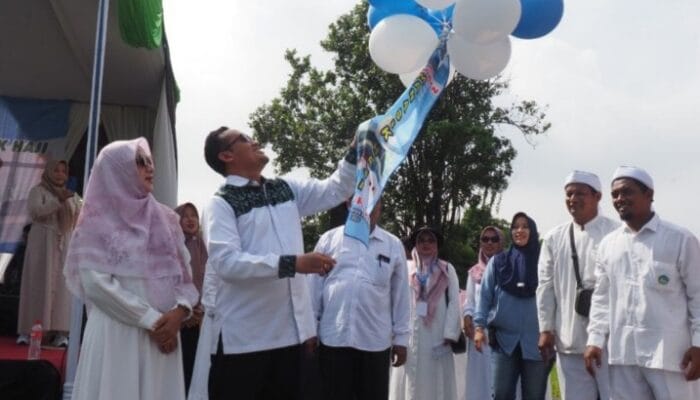 Bupati Pemalang Lepas 3.000 Peserta Manasik Haji Anak PAUD di Pantai Widuri