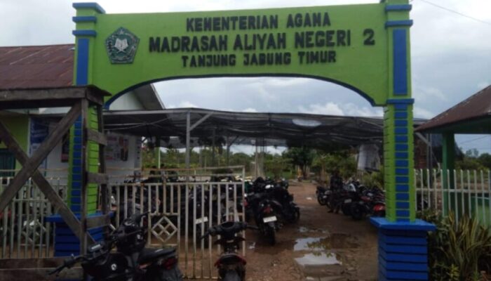 Kepsek MAN 2 Tanjung Jabung Timur Klarifikasi Soal Penghindaran Wartawan dan LSM, Informasi Dana BOS 2024 Kini Jadi Sorotan