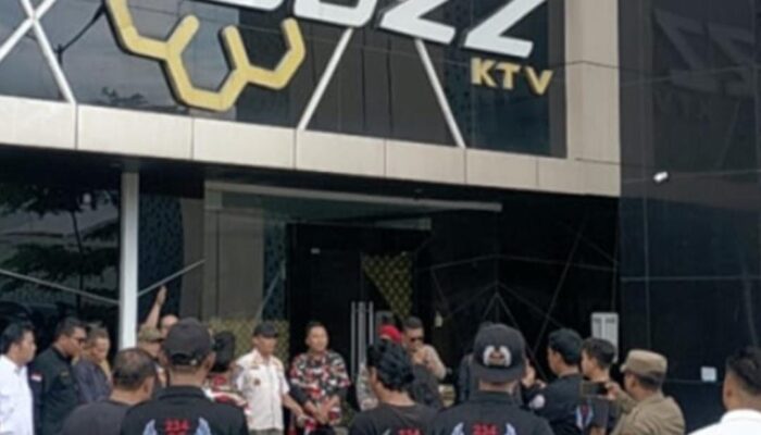 Desak Pemerintah, Ormas & Wartawan Geruduk Kafe Buzz KTV Pemalang
