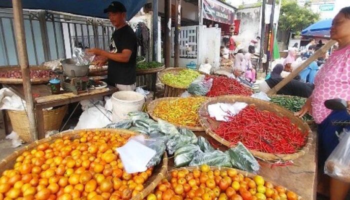 Harga Cabai Melejit, Warga Purwokerto Pilih Cabai Rusak untuk Hemat