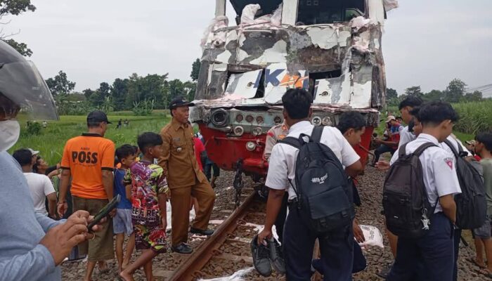 2 Korban Kritis dalam Kecelakaan Kereta Kertanegara dan Truk di Kediri