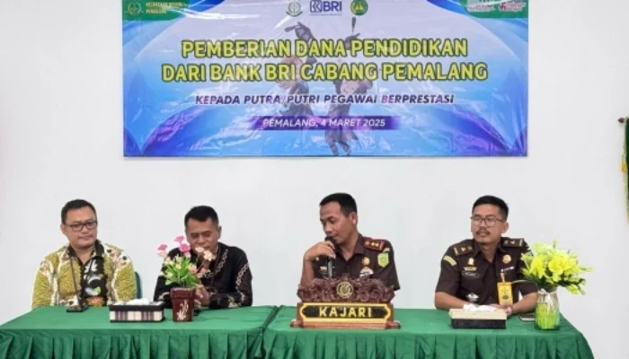 BRI Pemalang Apresiasi Prestasi Anak Pegawai Kejari dengan Beasiswa