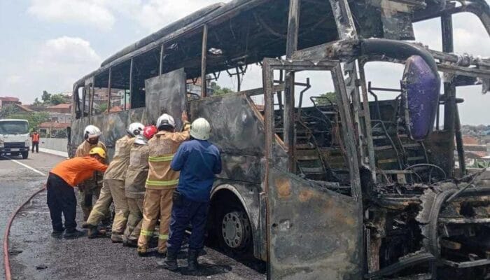 Innalilahi! Bus PO Haryanto Terbakar di Tol Gatot Subroto Semarang