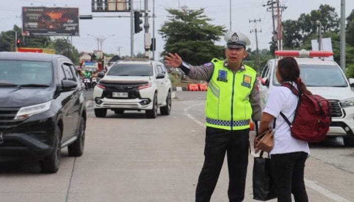 Arus Mudik Meningkat, Kapolres Pemalang Tinjau dan Imbau Pemudik Beristirahat di Pospam ?
