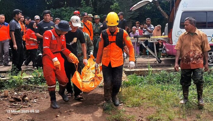 Hari Kedua Pencarian Tim SAR Gabungan Temukan Korban Longsor di Tonjong Brebes