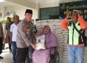 Polresta Cilacap Salurkan Zakat Fitrah kepada Penerima Manfaat