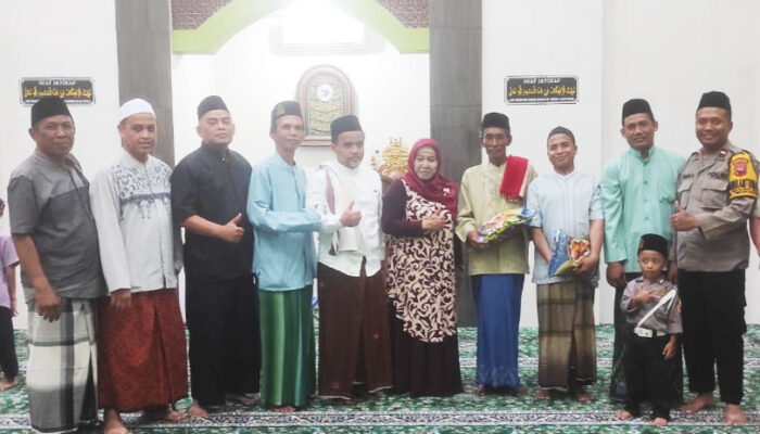 Pererat Silaturahmi dengan Warga, Lurah Muktiharjo Kidul dan LPMK Tarawih Keliling