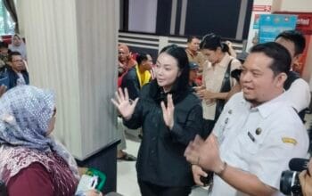 Antrean Panjang Warnai Samsat Brebes di Hari Kedua Pemutihan Pajak