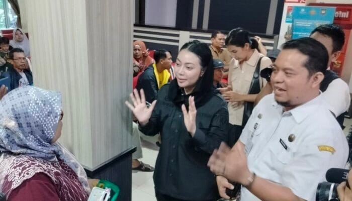 Antrean Panjang Warnai Samsat Brebes di Hari Kedua Pemutihan Pajak