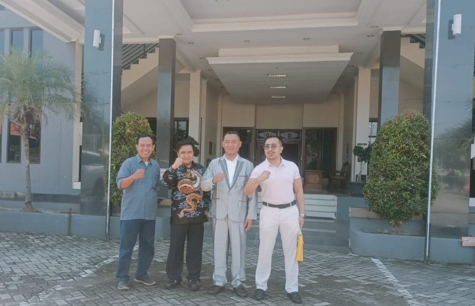 Kecam Intimidasi, Warga Brebes Geruduk Kantor DPRD