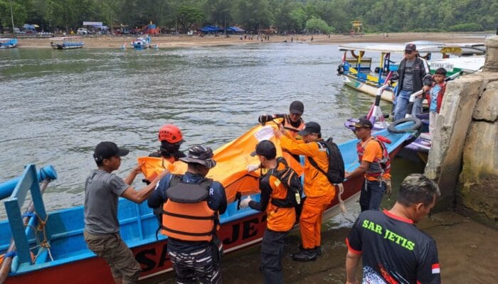 Wahyumi Pelajar Terseret Ombak Pantai Karangpakis Cilacap Ditemukan Tim SAR Gabungan dalam Keadaan MD