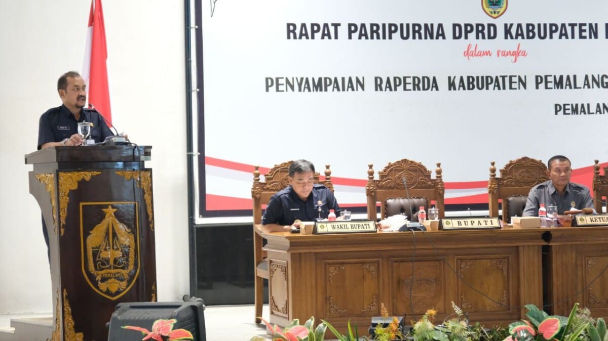 Bupati Anom Ajukan Tiga Raperda Penting untuk Pemalang 2025