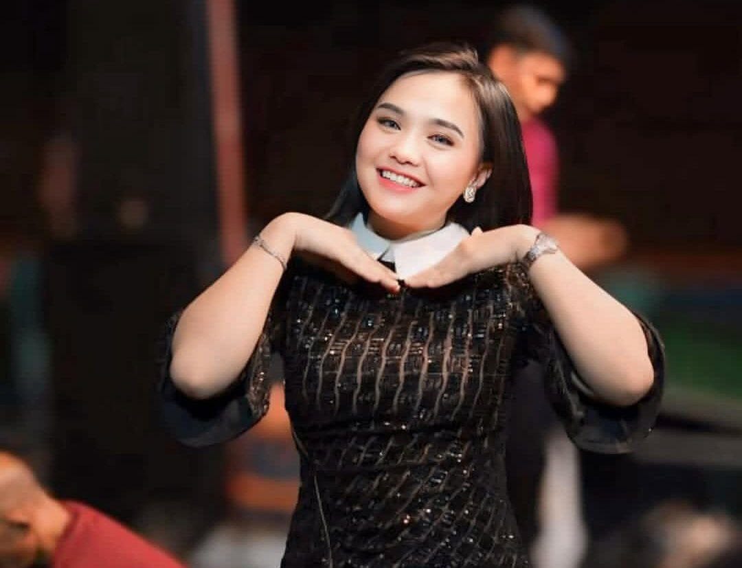 Jangan Kedip! Inilah 10 Potret Memukau Dewi Dedew Saat Taklukkan Panggung Pemalang @dewidedew_21