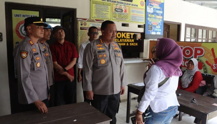 Kunjungi Polsek Distrik Kota Kapolresta Cilacap Menemukan Kendala Masyarakat Terkait Penerbitan SKCK