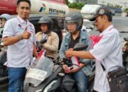 Kolaborasi IWOI Jateng dan Polsek Semarang Barat Bagikan 1.000 Bendera Merah Putih