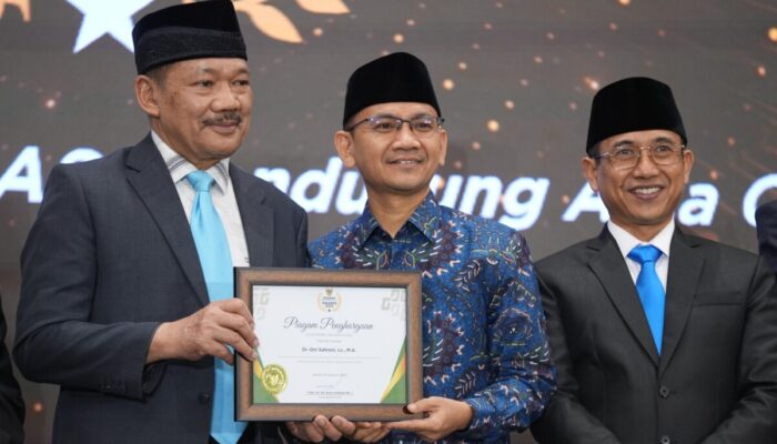 Dr. Oni Sahroni, Lc. MA Terpilih Sebagai Penerima BAZNAS Award 2025 Kategori Ulama Pendukung Zakat