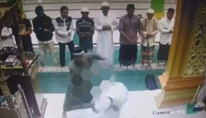 Guru Ngaji Ditikam Jamaahnya Pada Waktu Sholat Subuh