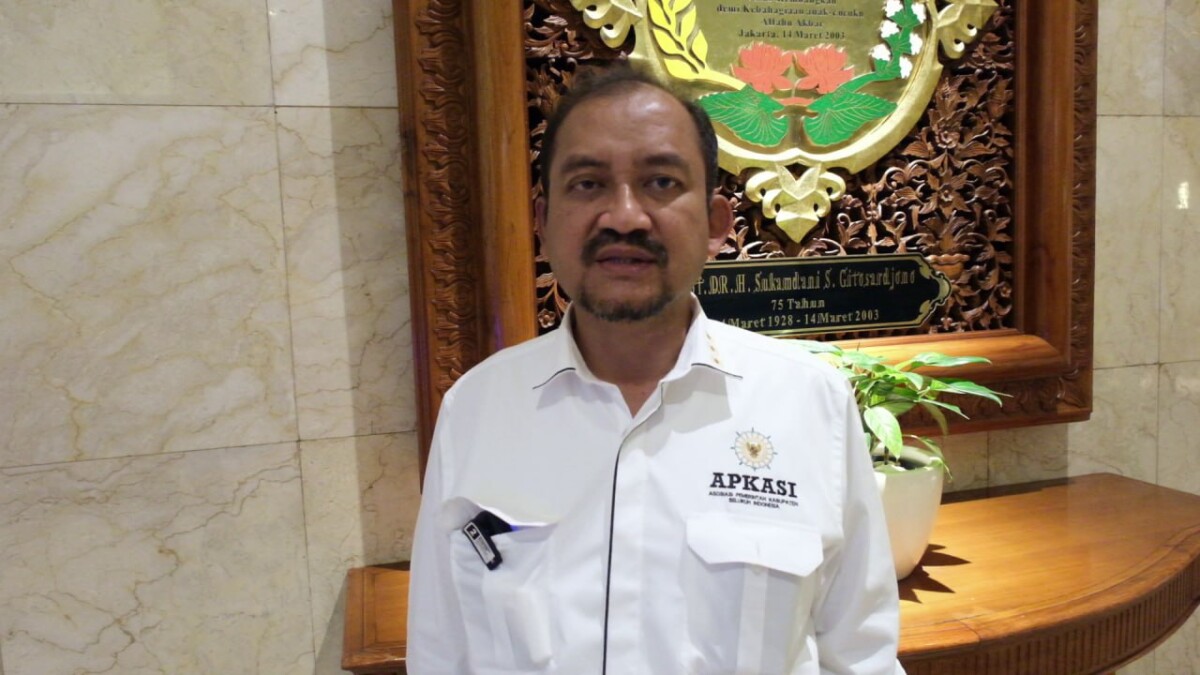 Bupati Anom Dorong Kolaborasi Konkret Antar-Kabupaten di Pengukuhan Pengurus APKASI